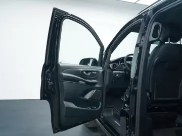 MERCEDES-BENZ V 300 d 4M L AVANTGARDE EDITION AMG 7-SITZER