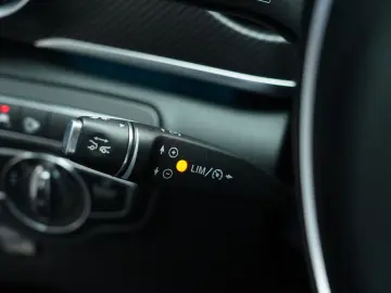 MERCEDES-BENZ V 300 d 4M L AVANTGARDE EDITION AMG 7-SITZER
