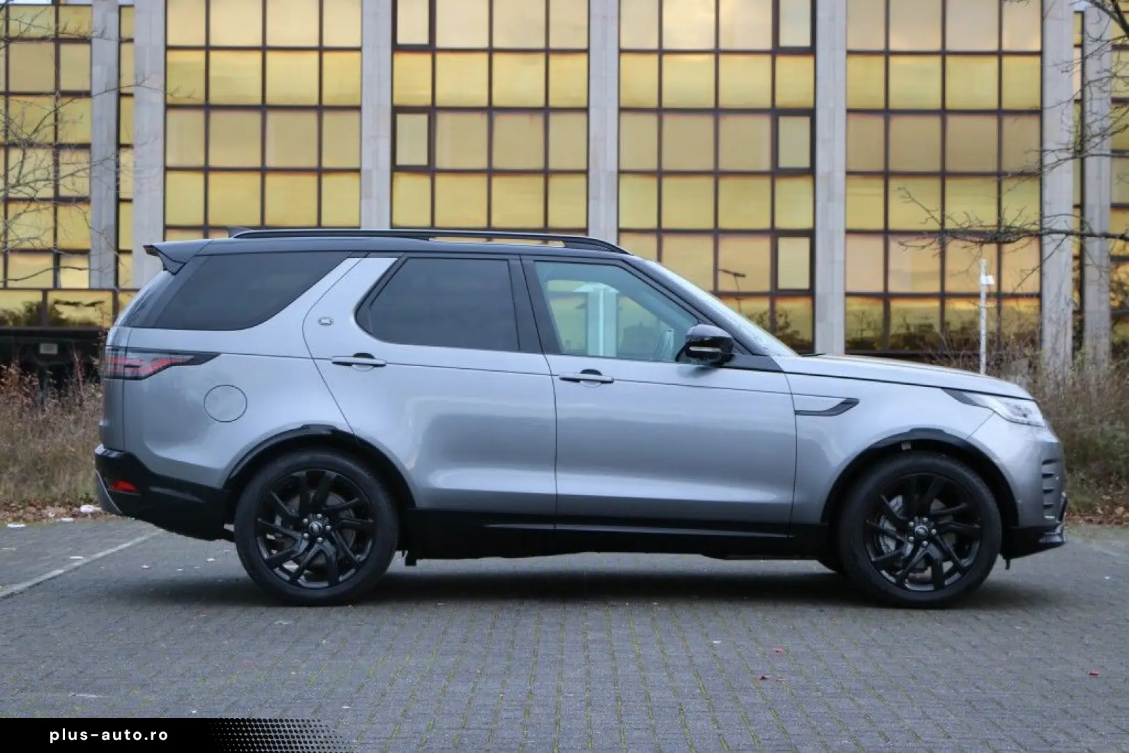 LAND ROVER Discovery D300 R-Dynamic SE AWD AHK Matrix LED