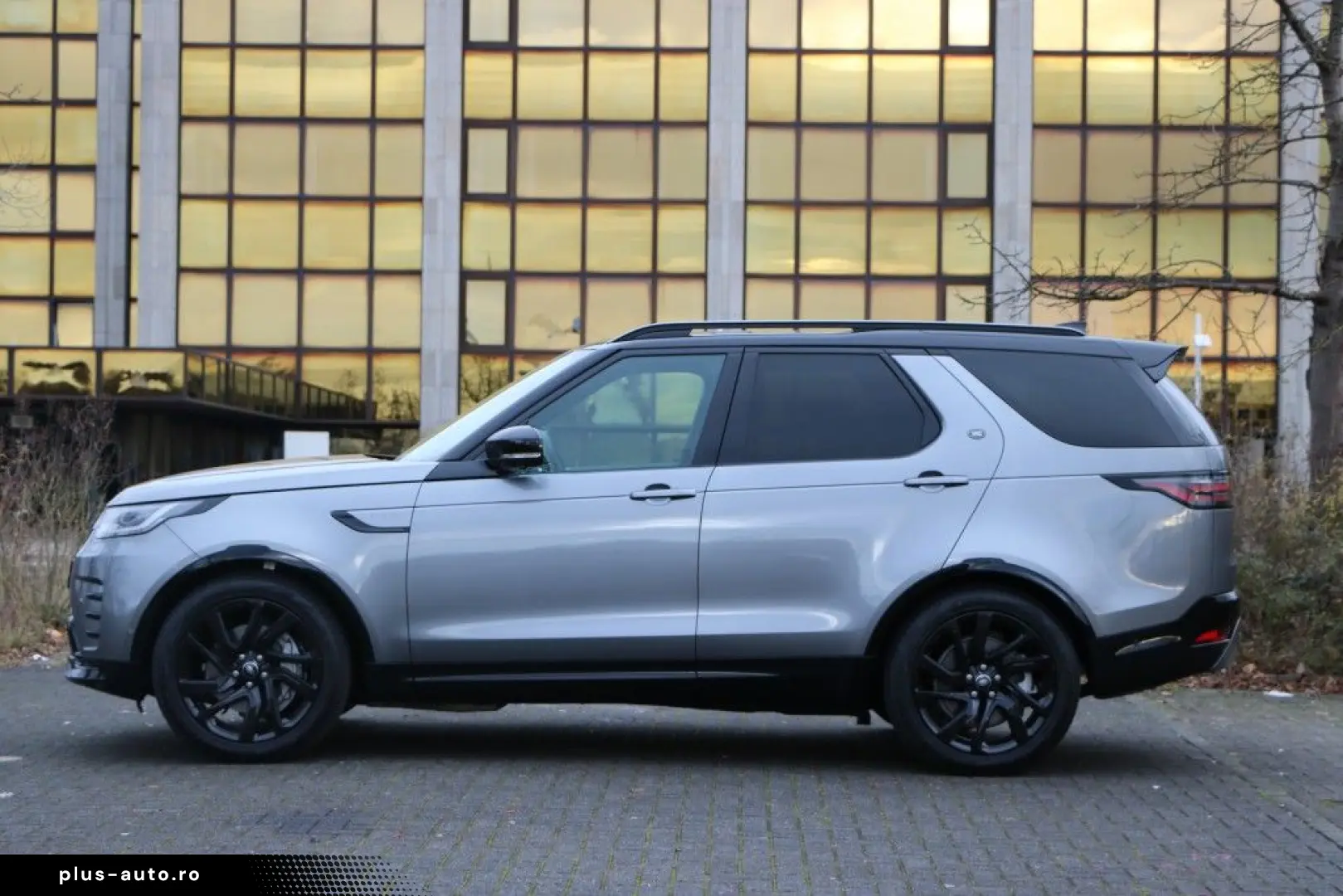 LAND ROVER Discovery D300 R-Dynamic SE AWD AHK Matrix LED