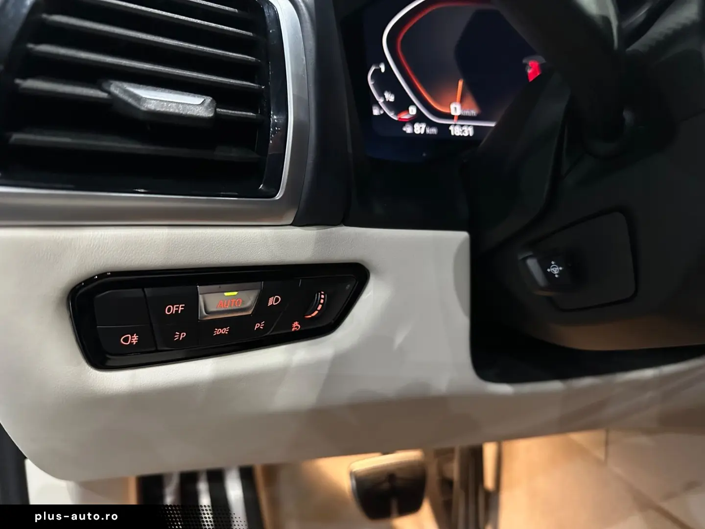 BMW M850 i xDrive Cabrio  B&W  LASER   Matt   1.HAND