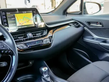 Toyota C-hr HYBRIDE 1.8L DYNAMIC BUSINESS