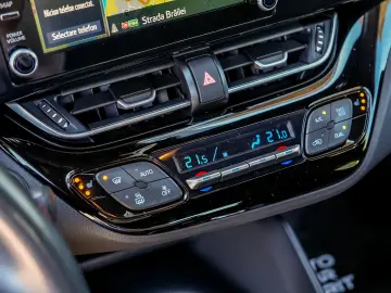 Toyota C-hr HYBRIDE 1.8L DYNAMIC BUSINESS