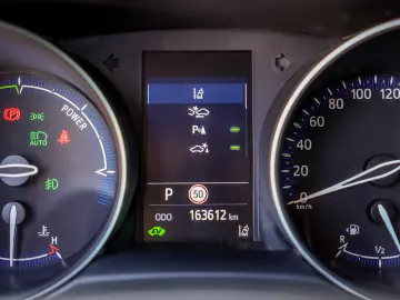 Toyota C-hr HYBRIDE 1.8L DYNAMIC BUSINESS