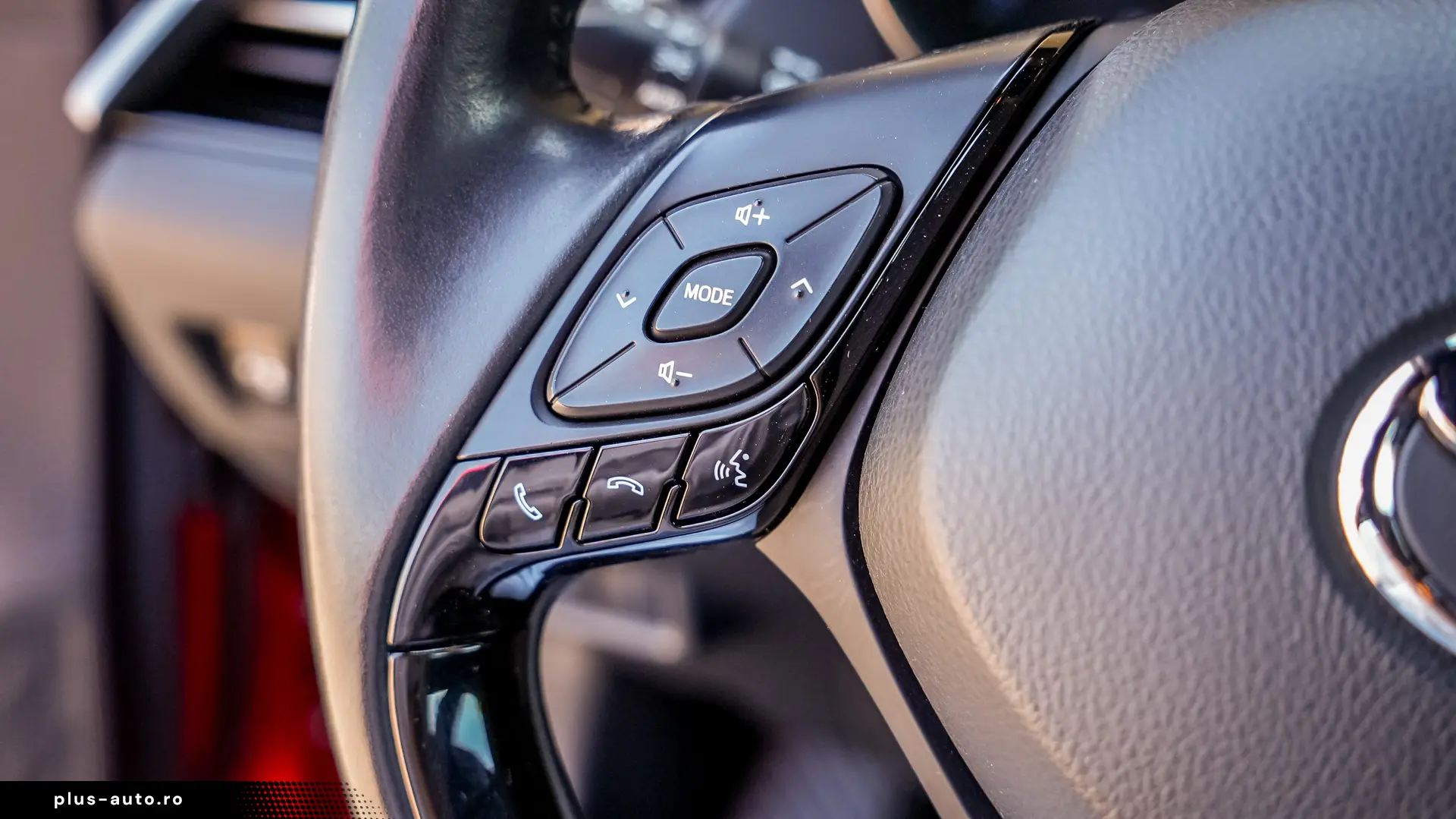 Toyota C-hr HYBRIDE 1.8L DYNAMIC BUSINESS