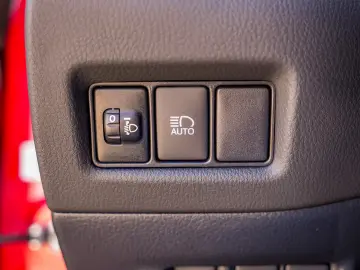 Toyota C-hr HYBRIDE 1.8L DYNAMIC BUSINESS