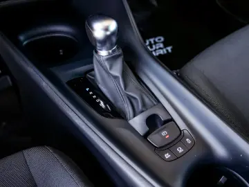 Toyota C-hr HYBRIDE 1.8L DYNAMIC BUSINESS