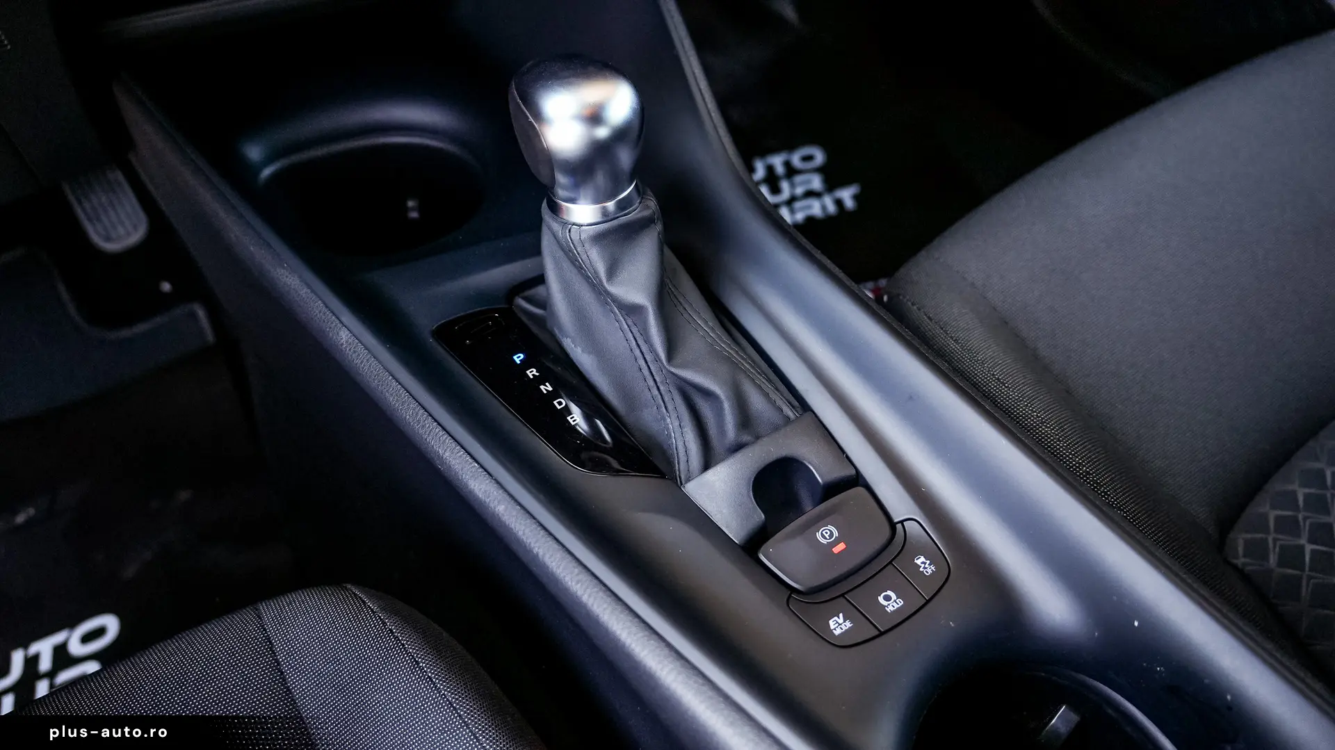 Toyota C-hr HYBRIDE 1.8L DYNAMIC BUSINESS