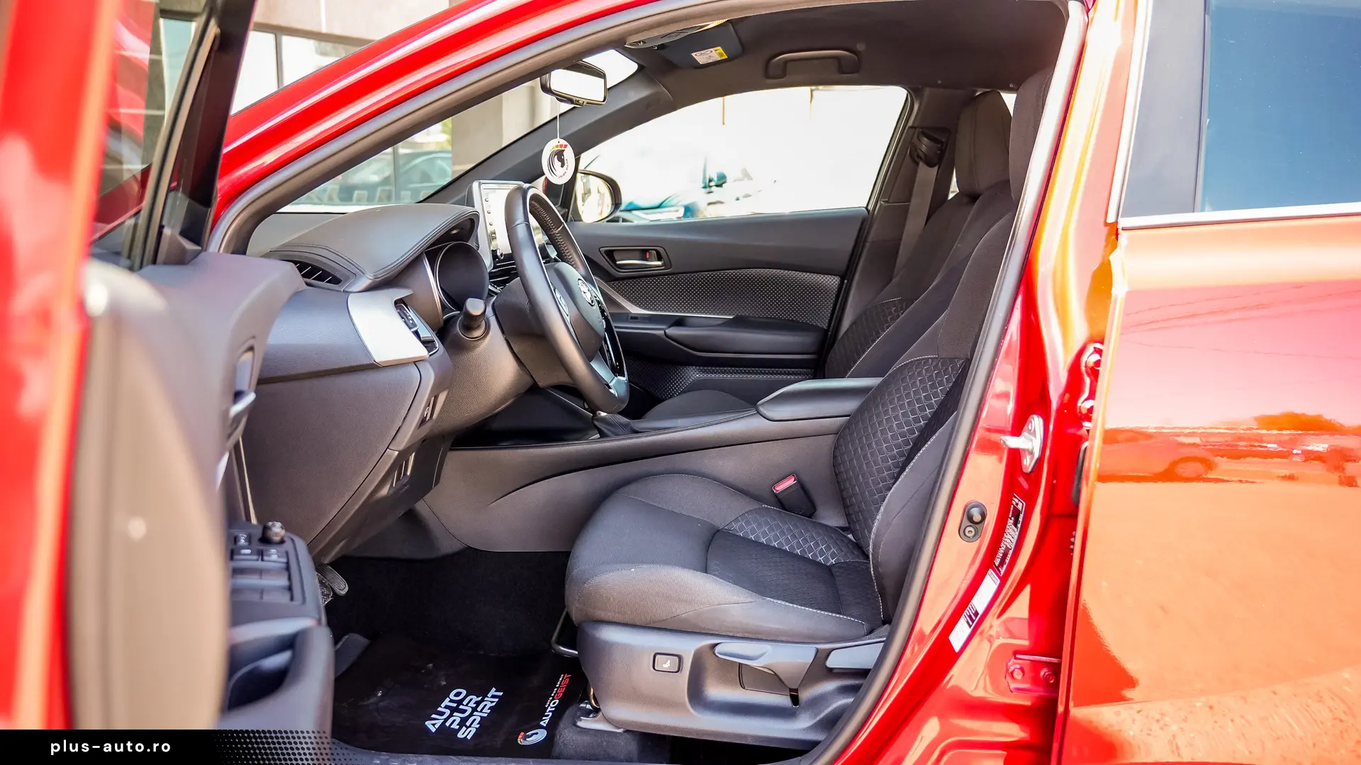 Toyota C-hr HYBRIDE 1.8L DYNAMIC BUSINESS