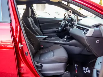 Toyota C-hr HYBRIDE 1.8L DYNAMIC BUSINESS