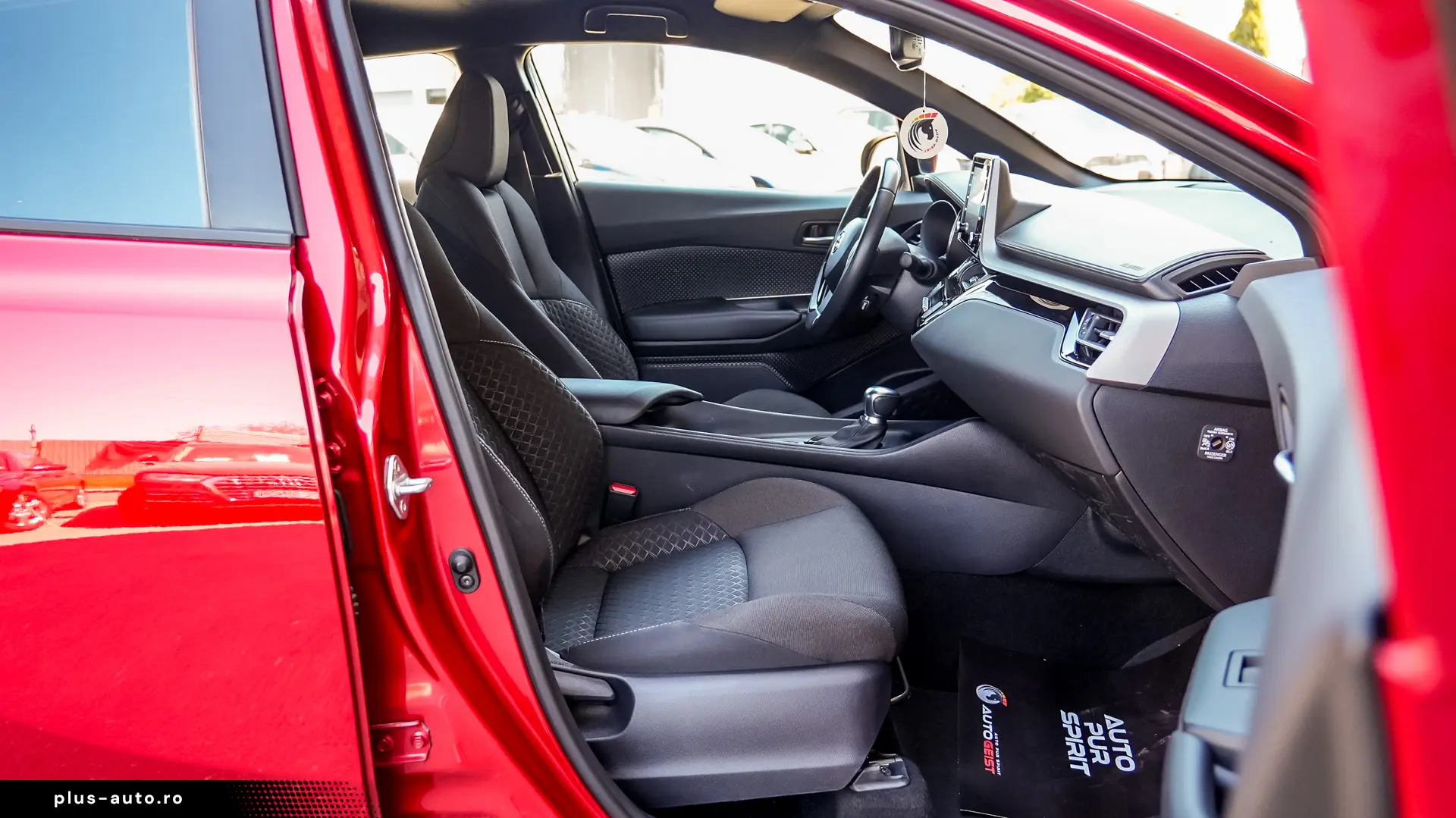 Toyota C-hr HYBRIDE 1.8L DYNAMIC BUSINESS