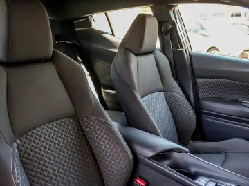 Toyota C-hr HYBRIDE 1.8L DYNAMIC BUSINESS