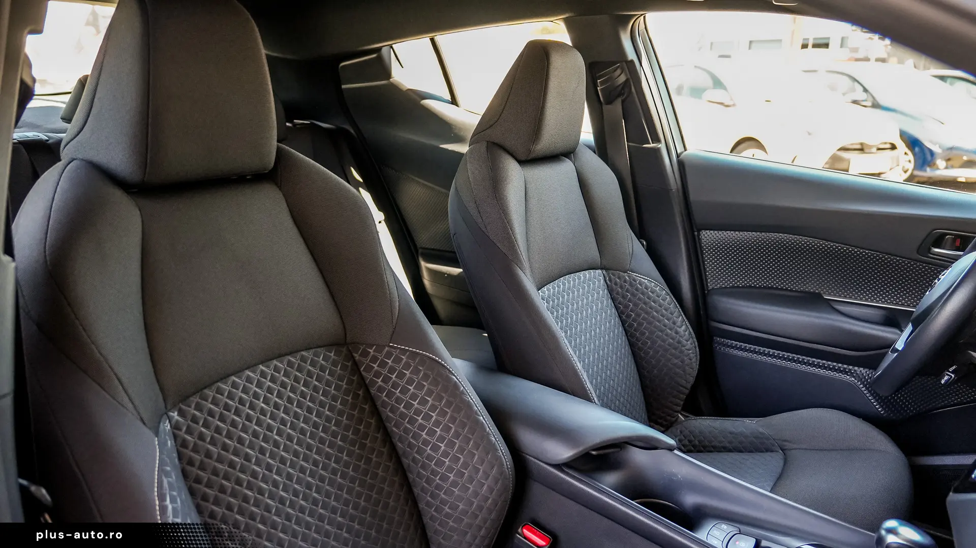 Toyota C-hr HYBRIDE 1.8L DYNAMIC BUSINESS
