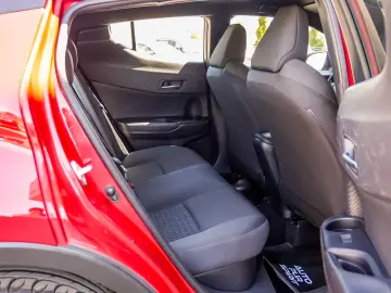 Toyota C-hr HYBRIDE 1.8L DYNAMIC BUSINESS