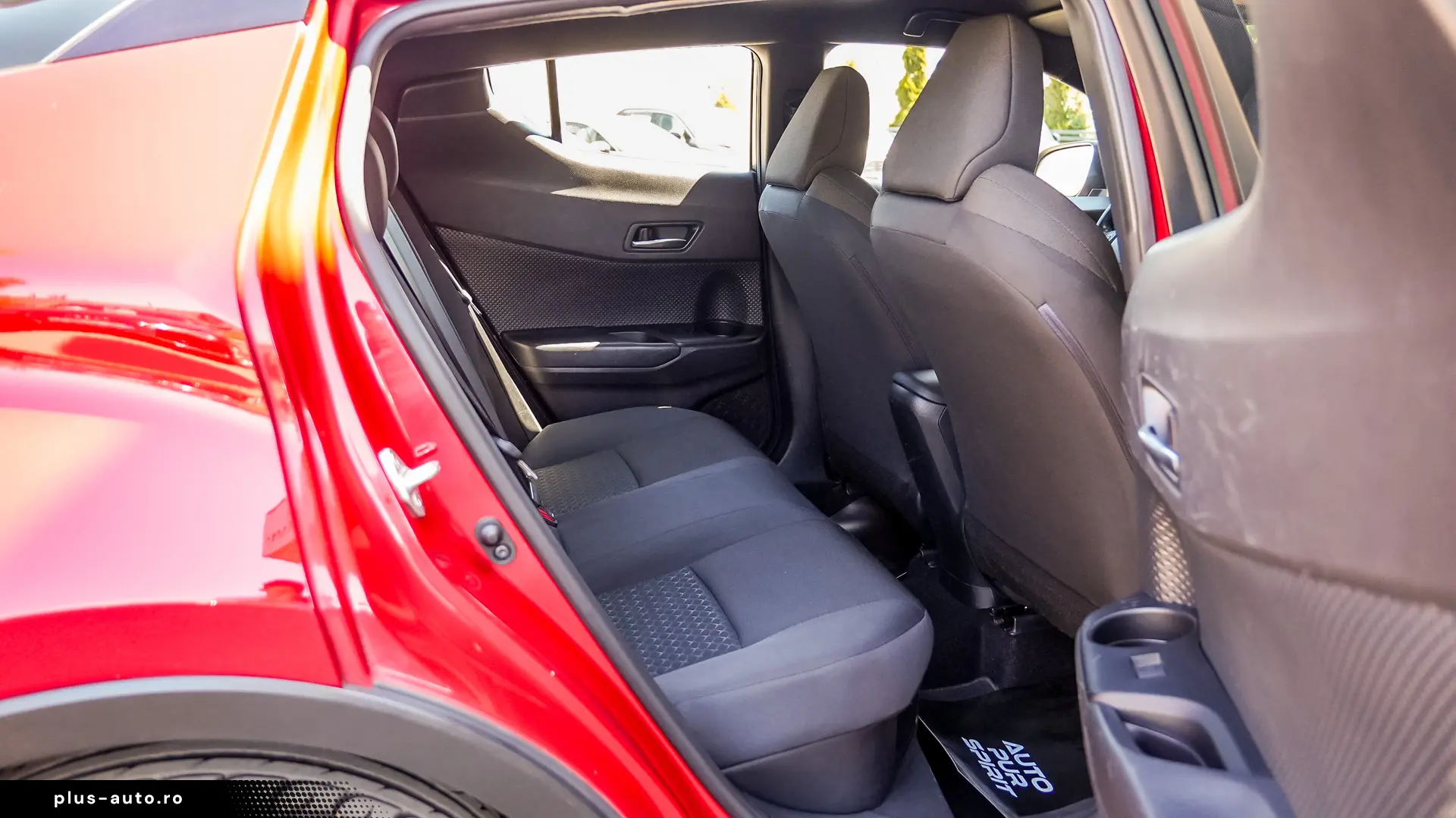 Toyota C-hr HYBRIDE 1.8L DYNAMIC BUSINESS