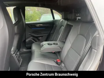 Porsche Macan Turbo BOSE