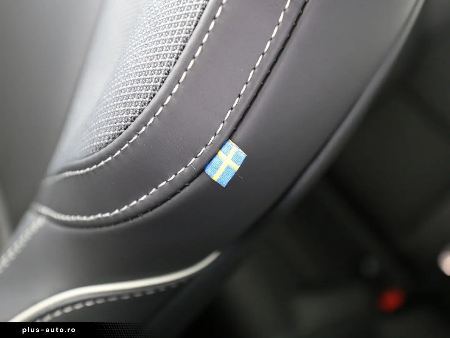 VOLVO XC60 Plus Dark Plug-In Hybrid AWD SELEKT 24 MTE!
