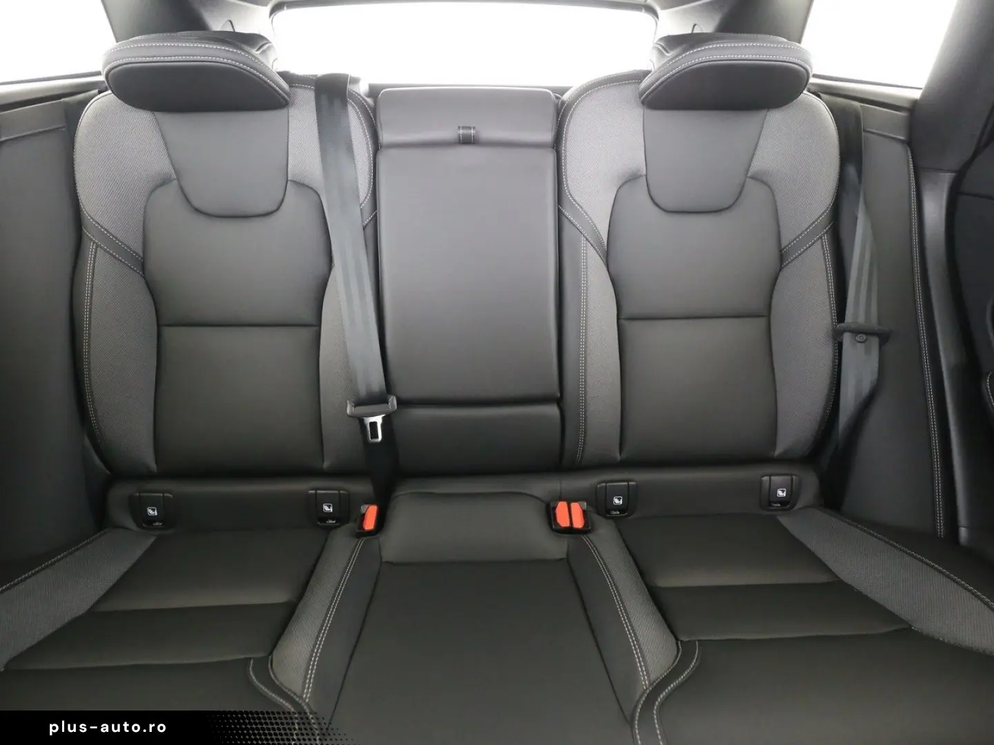VOLVO XC60 Plus Dark Plug-In Hybrid AWD SELEKT 24 MTE!