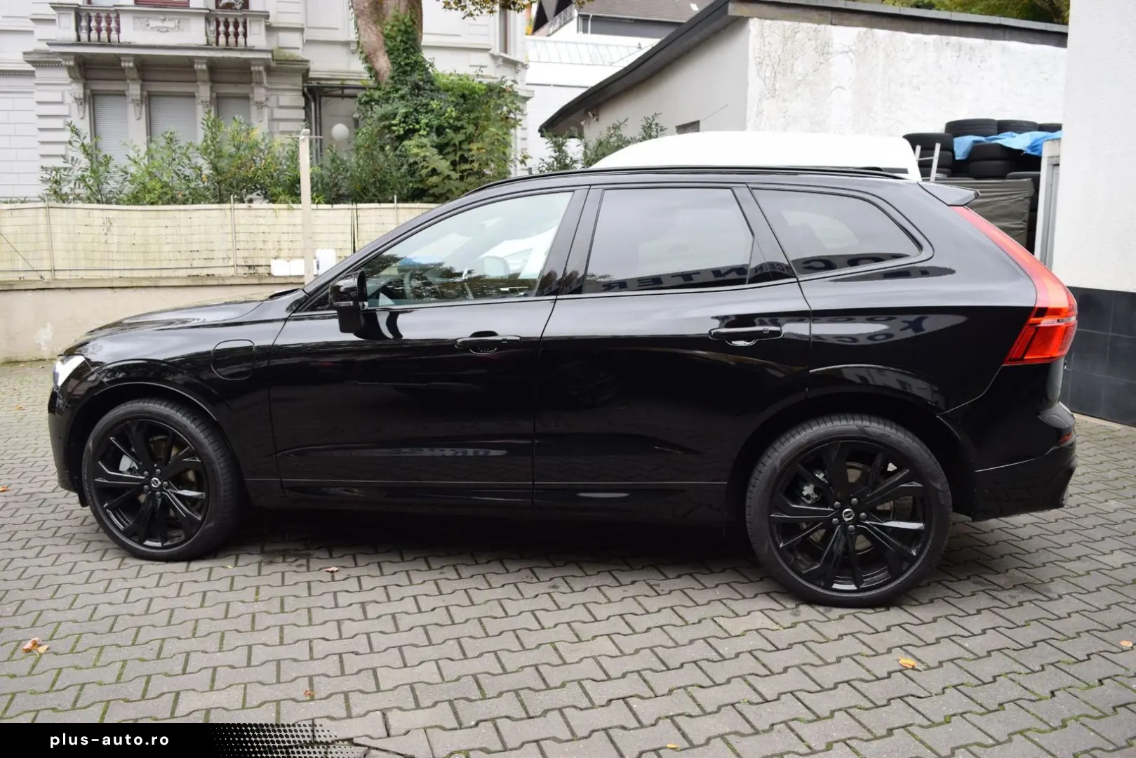 VOLVO XC60 T6 Plus Black Edition Head-Up 360 Pano H&K