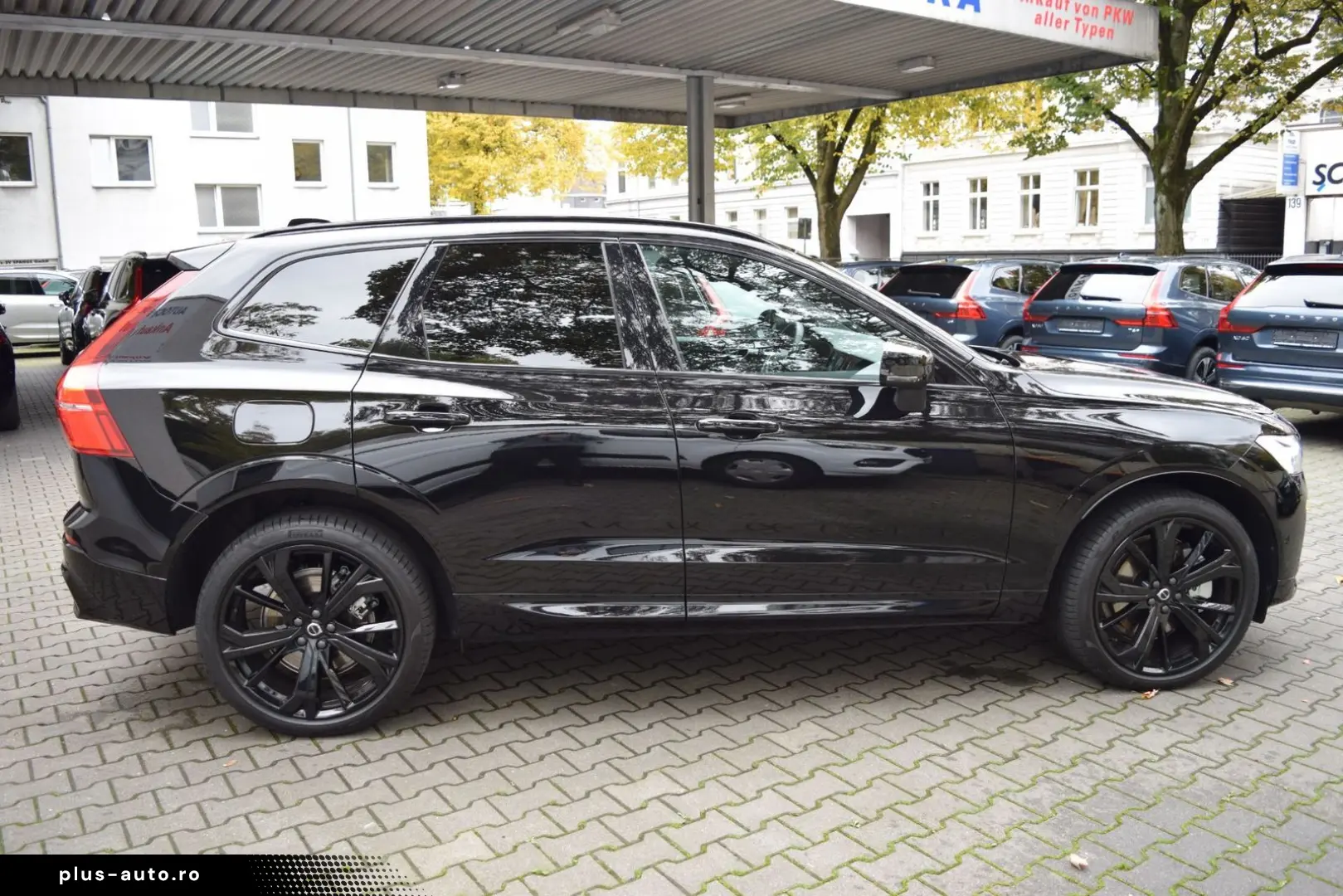 VOLVO XC60 T6 Plus Black Edition Head-Up 360 Pano H&K