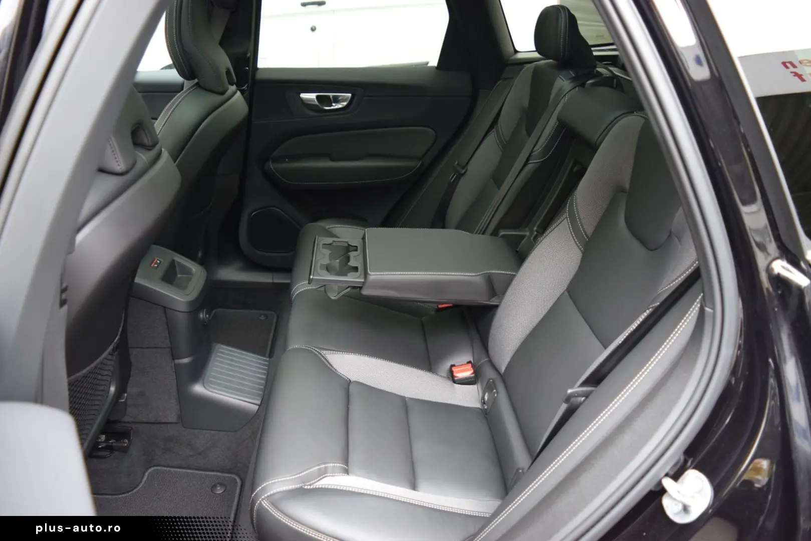 VOLVO XC60 T6 Plus Black Edition Head-Up 360 Pano H&K