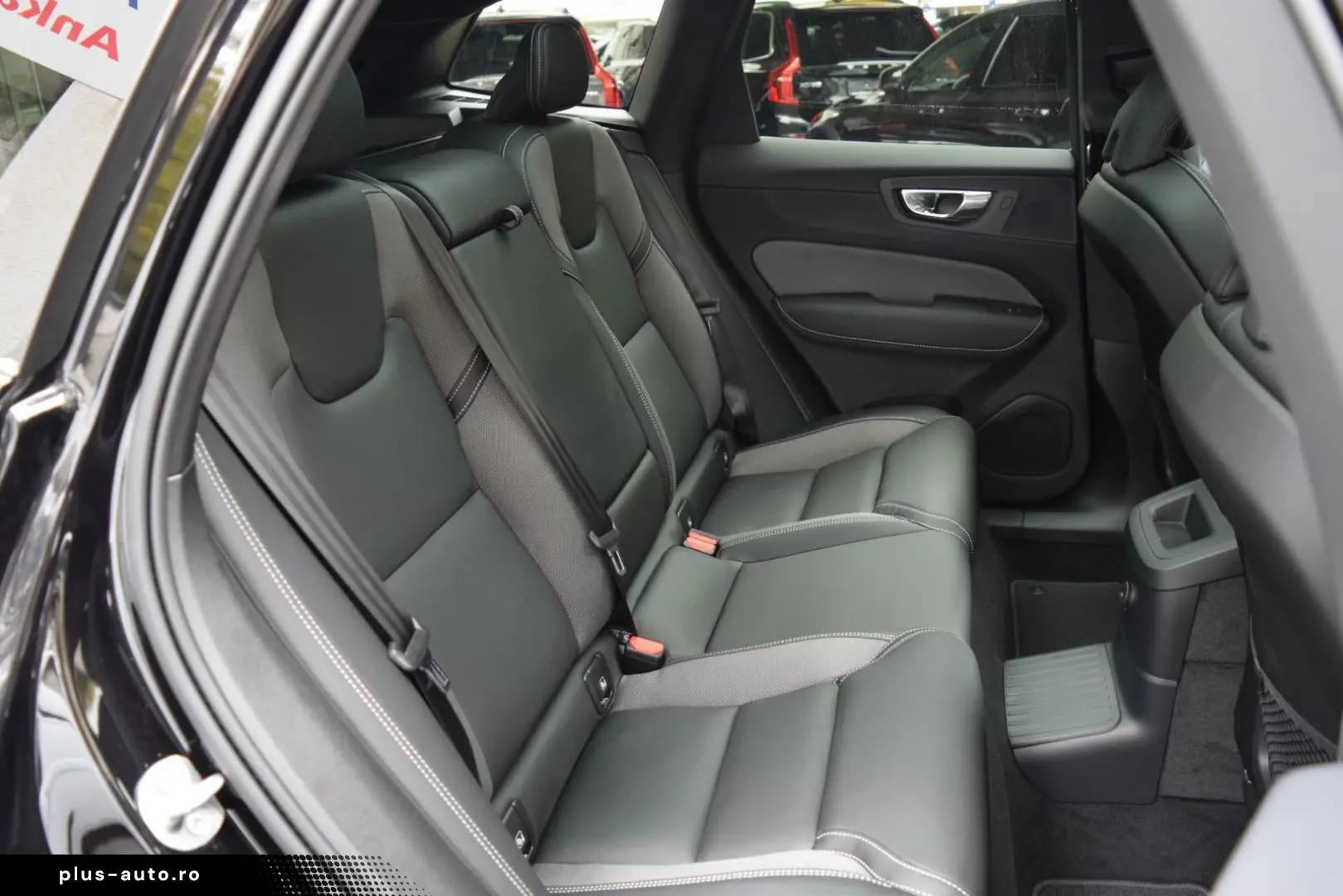VOLVO XC60 T6 Plus Black Edition Head-Up 360 Pano H&K