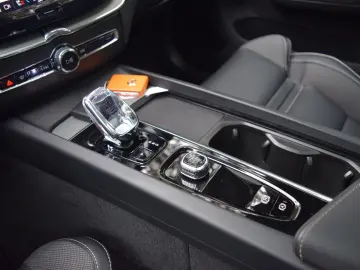 VOLVO XC60 T6 Plus Black Edition Head-Up 360 Pano H&K