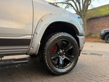 DODGE V8 AHK NAVI LONGBED OFFROAD ALCANTARA LIFT LED