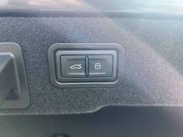 AUDI A8 L 60 TFSI quattro S-LINE NAVI-PLUS MATRIX HUD