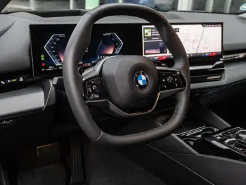 BMW 520 i AHK Navi HUD LED 360Kamera Leder LenkradHZ