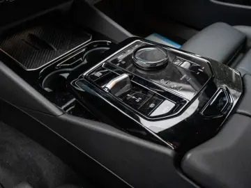 BMW 520 i AHK Navi HUD LED 360Kamera Leder LenkradHZ