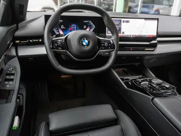 BMW 520 i AHK Navi HUD LED 360Kamera Leder LenkradHZ