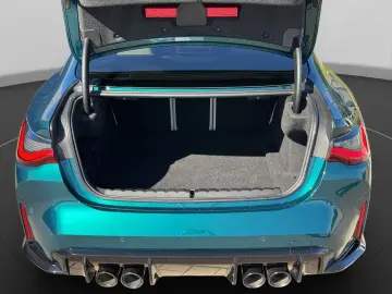 BMW M4 Competition Coupé M Drivers pack
