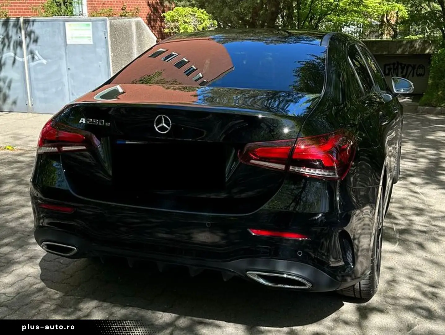 MERCEDES-BENZ A 250 e AMG-LINE NIGHT CAR-PLAY