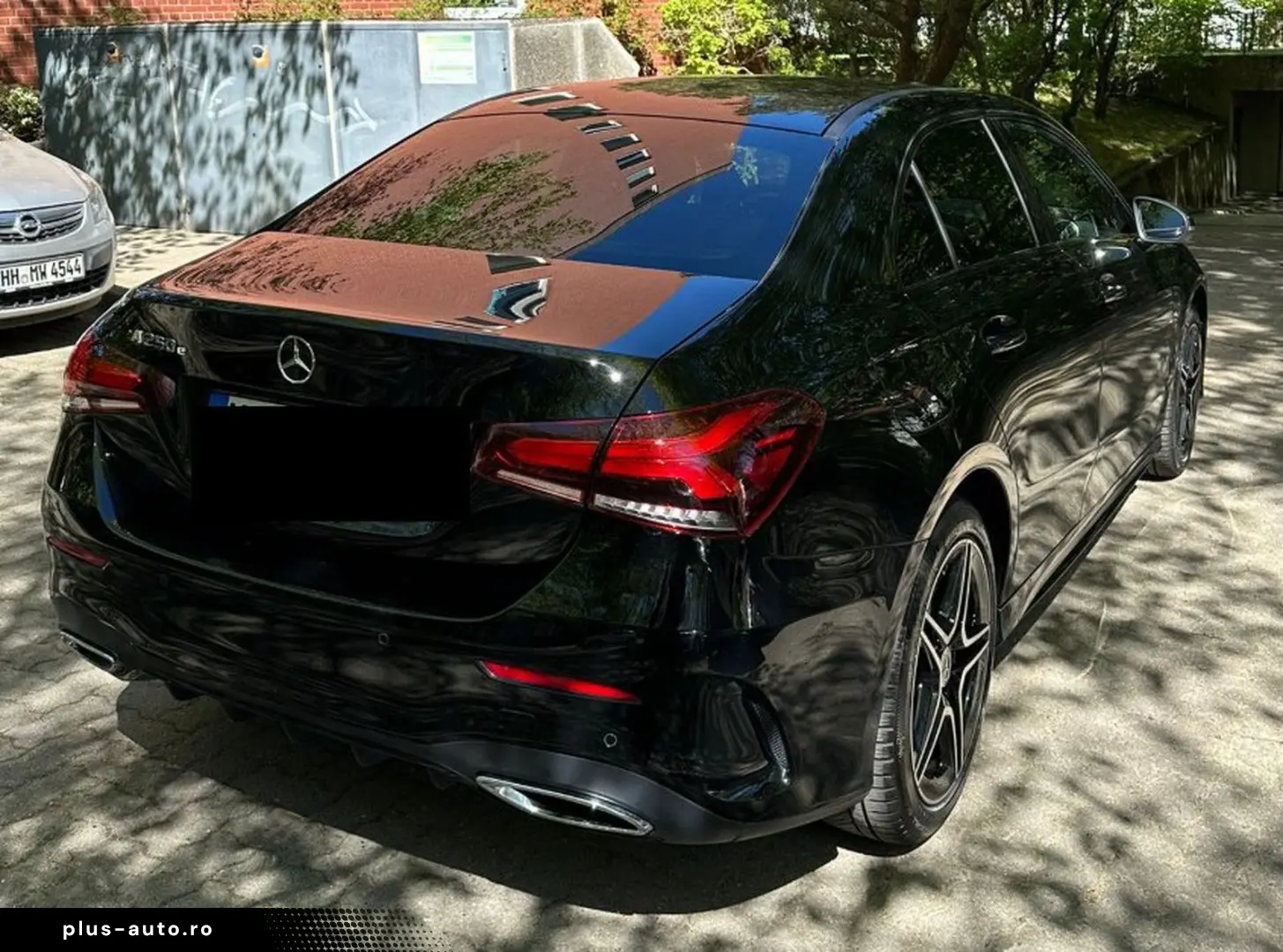 MERCEDES-BENZ A 250 e AMG-LINE NIGHT CAR-PLAY