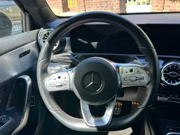 MERCEDES-BENZ A 250 e AMG-LINE NIGHT CAR-PLAY