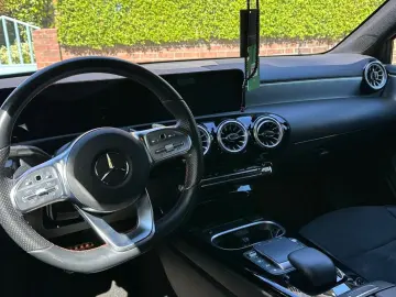 MERCEDES-BENZ A 250 e AMG-LINE NIGHT CAR-PLAY