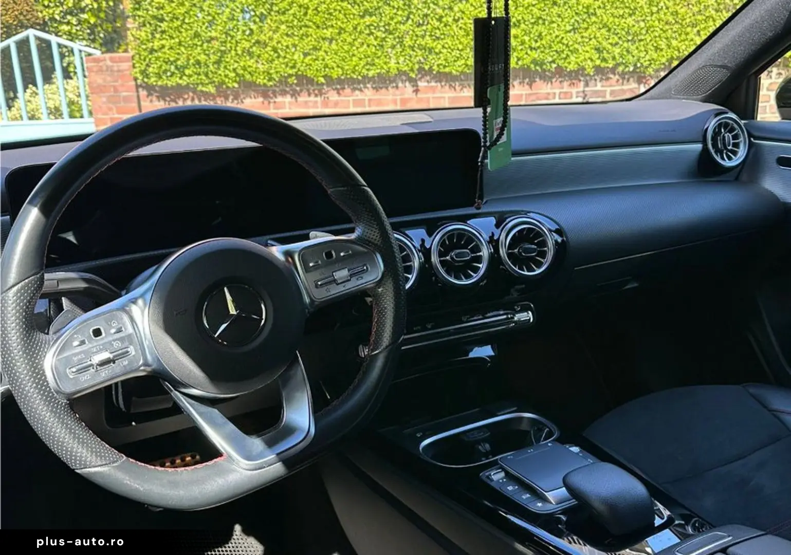 MERCEDES-BENZ A 250 e AMG-LINE NIGHT CAR-PLAY