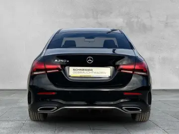 MERCEDES-BENZ A 250 E AMG LINE DCT  LED NAVI TEMPOMAT KAMERA