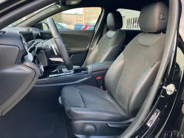 MERCEDES-BENZ A 250 E AMG LINE DCT  LED NAVI TEMPOMAT KAMERA