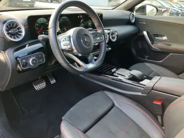 MERCEDES-BENZ A 250 E AMG LINE DCT  LED NAVI TEMPOMAT KAMERA