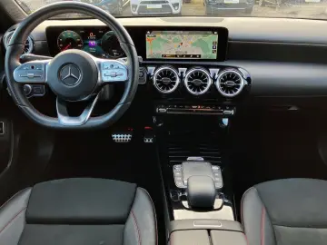 MERCEDES-BENZ A 250 E AMG LINE DCT  LED NAVI TEMPOMAT KAMERA