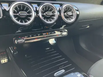 MERCEDES-BENZ A 250 E AMG LINE DCT  LED NAVI TEMPOMAT KAMERA
