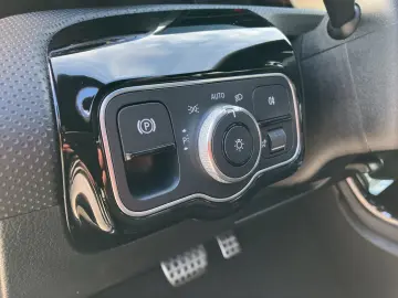 MERCEDES-BENZ A 250 E AMG LINE DCT  LED NAVI TEMPOMAT KAMERA