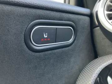 MERCEDES-BENZ A 250 E AMG LINE DCT  LED NAVI TEMPOMAT KAMERA