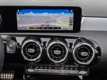 MERCEDES-BENZ A 250 e Limousine AMG Head-Up Soundsys&hellip;