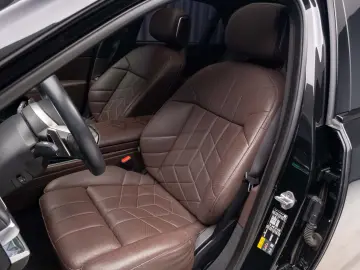 BMW 750e xDrive M Sport Pro  TV  Gran Lusso