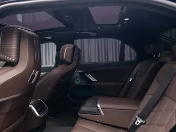 BMW 750e xDrive M Sport Pro  TV  Gran Lusso