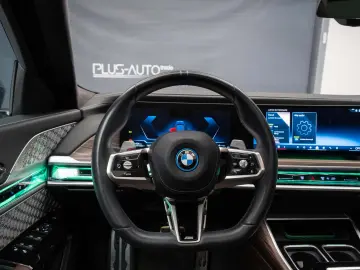 BMW 750e xDrive M Sport Pro  TV  Gran Lusso