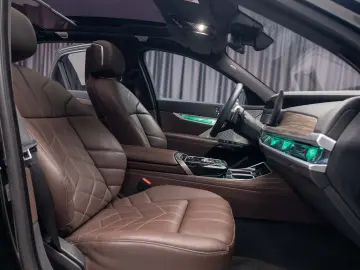BMW 750e xDrive M Sport Pro  TV  Gran Lusso